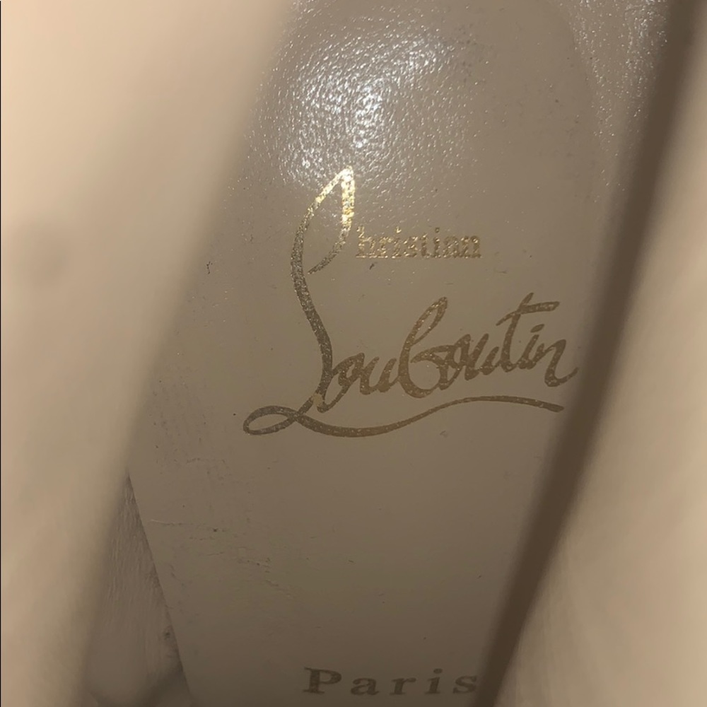 Louboutin Willetta 100 Pointy Black Suede Bootie - Picture 7 of 8